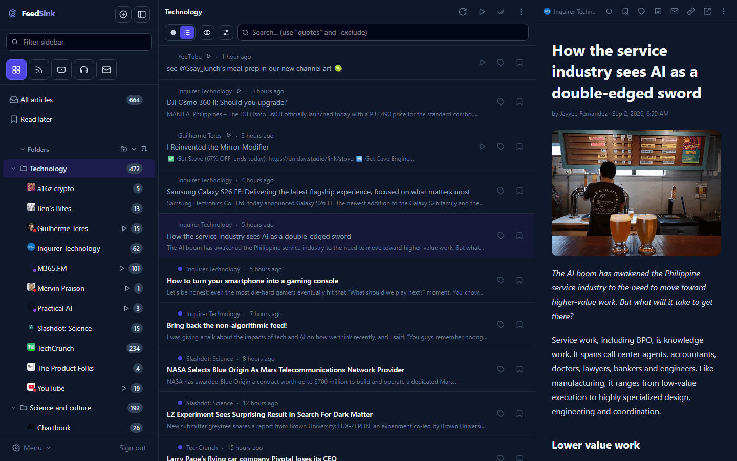 An article open in the reader with the full text fetched from the original page: photo, whole paragraphs and bold highlights, instead of the short summary the feed sent. At the end of the text sits the selector of saved versions.
